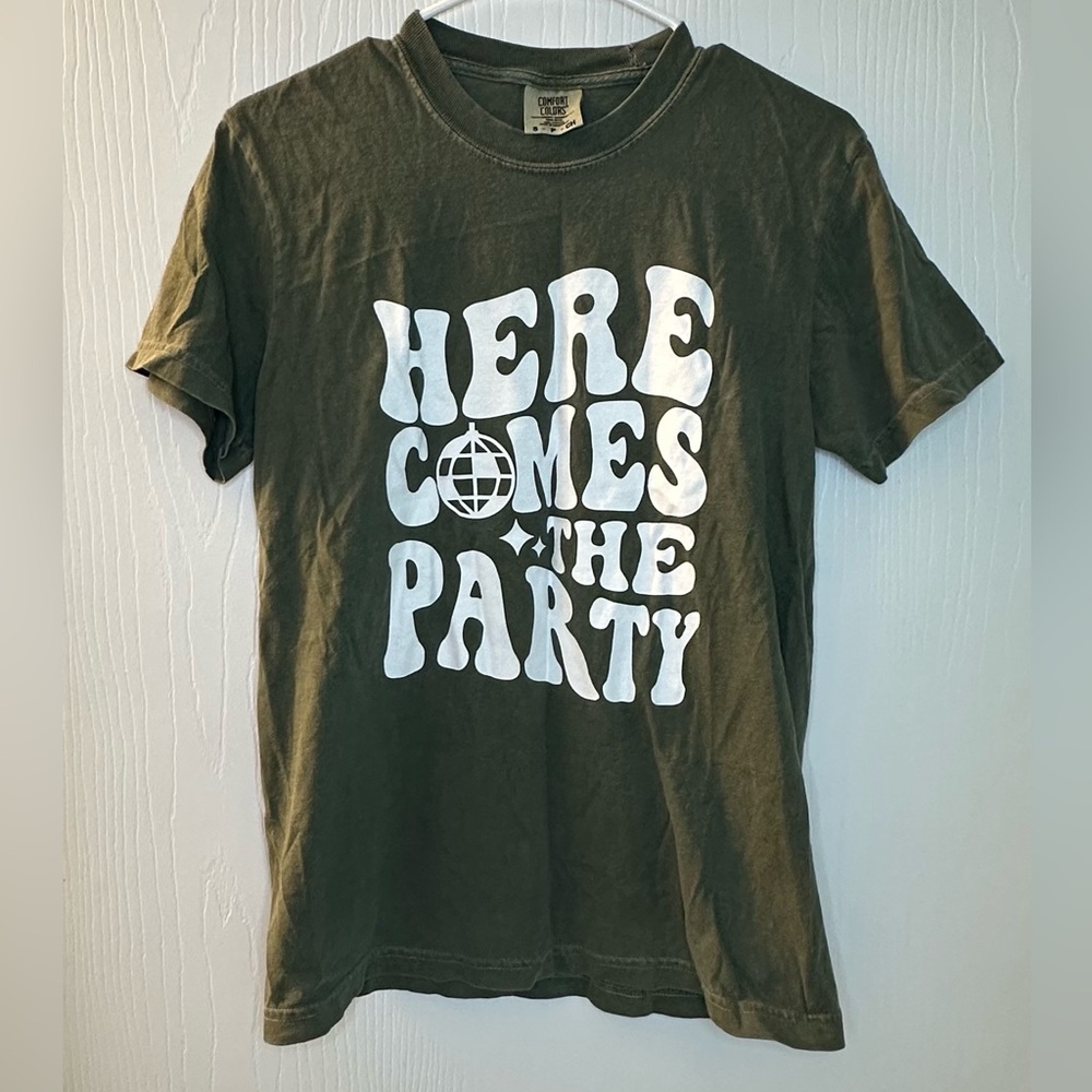 Bachelorette party Here Comes The Party‎ green short sleeve tee shirt women’s s